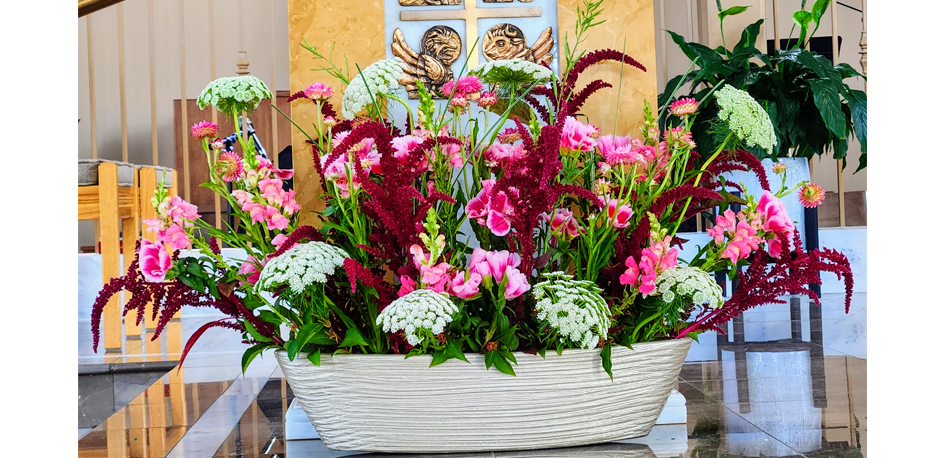 0723 Amaranthus,  Queen Anne’s Lace, Pink Snapdragons, Pink Lisianthus, Pink Strawflower ,  Bok Choy Seed Pods, &  Variegated Japanese Sedge